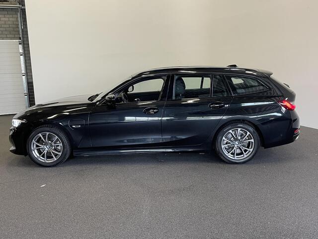 BMW 3-SERIE Touring 320e Climate control Adaptive cruise control Parkeersensoren Navigatie LED Apple Carplay/ Android Auto