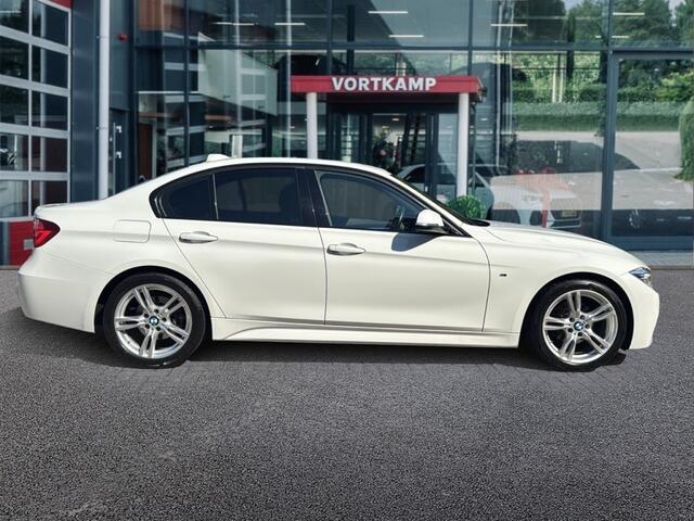 BMW 3-SERIE 318 I M PAKKET LEDER/NAVI/CRUISE/PDC/STOELVERW