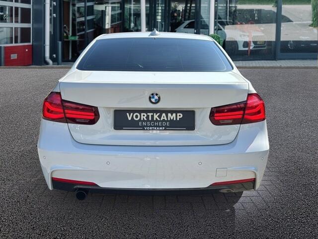 BMW 3-SERIE 318 I M PAKKET LEDER/NAVI/CRUISE/PDC/STOELVERW