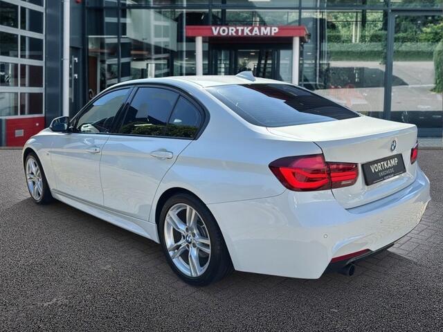 BMW 3-SERIE 318 I M PAKKET LEDER/NAVI/CRUISE/PDC/STOELVERW