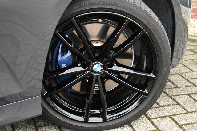 BMW 3-SERIE Touring 330e xDrive M-Sport Pro LCI Dravitgrau Pano HUD el-zetels 19inch