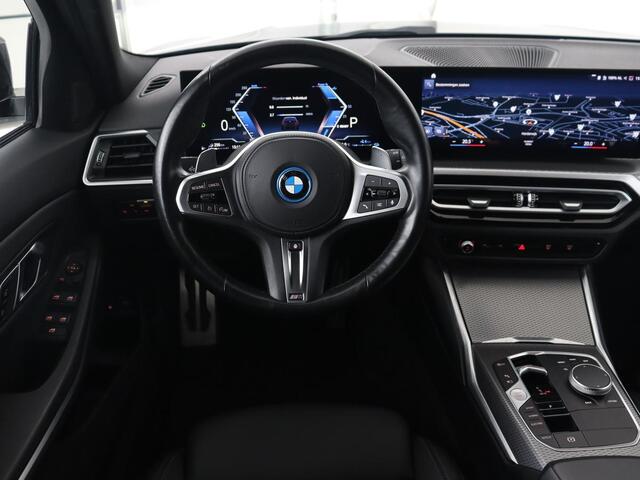 BMW 3-SERIE Touring 330e Business Edition Plus | Wegklapbare trekhaak | Camera | Stoel & Stuurverwarming | Carplay | Leder