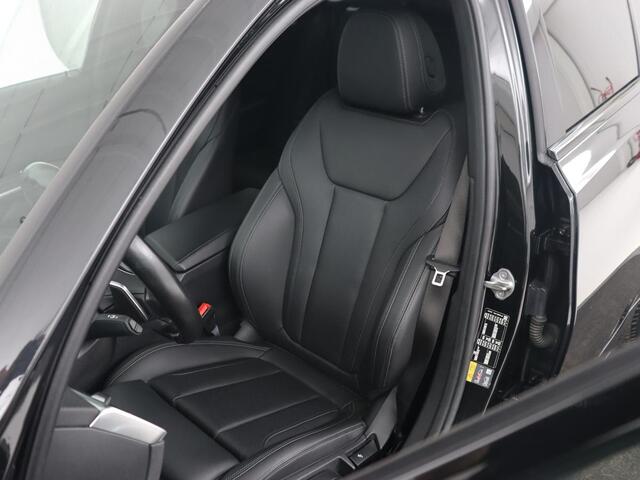 BMW 3-SERIE Touring 330e Business Edition Plus | Wegklapbare trekhaak | Camera | Stoel & Stuurverwarming | Carplay | Leder