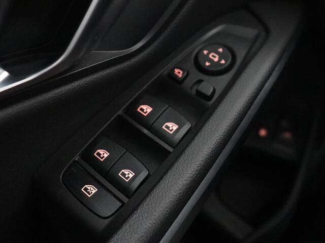 BMW 3-SERIE Touring 330e Business Edition Plus | Wegklapbare trekhaak | Camera | Stoel & Stuurverwarming | Carplay | Leder