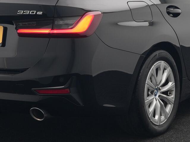 BMW 3-SERIE Touring 330e xDrive Business Edition Plus Plug In Hybrid 293pk Dealer O.H PHEV | Panodak | Head Up | Cruise Control | Lederen Sportstoelen | Apple Carplay | Navigatie | DAB |