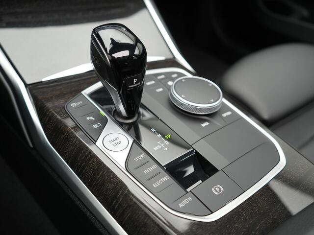 BMW 3-SERIE Touring 320e Luxury Line Plug In Hybrid 204pk Dealer O.H PHEV | Panodak | Lederen Sportstoelen Verwarmd | Apple Carplay | Sfeerverlichting | Navi Full Map | DAB |