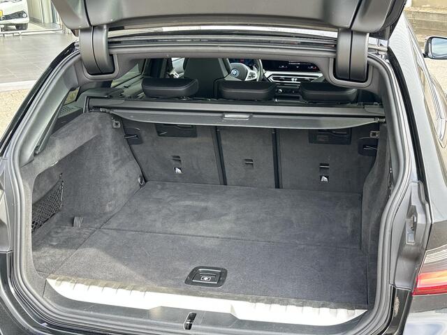 BMW 3-SERIE Touring 330e M Pakket | Leder/Pano-Schuifdak/20-inch/Cruise Adaptief/H&K