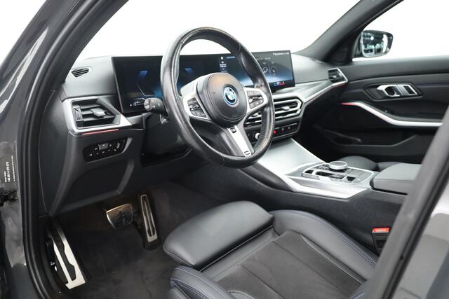 BMW 3-SERIE Touring 330e M Sport | Facelift | Pano | HUD | Elek. Stoelen | Keyless | Elek. Trekhaak | Camera | 19''