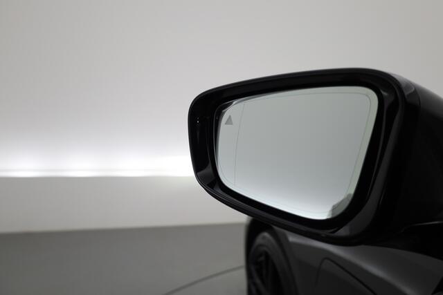 BMW 3-SERIE Touring 330e M Sport | Facelift | Pano | HUD | Elek. Stoelen | Keyless | Elek. Trekhaak | Camera | 19''