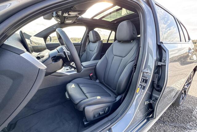 BMW 3-SERIE Touring 330e | M Sport | Glazen Panoramadak | Comfort Access | Stoelverwarming |