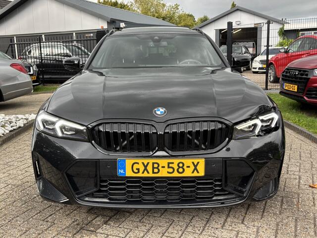 BMW 3-SERIE 330i M-Pakket 2024 Btw Auto Lichte Schade