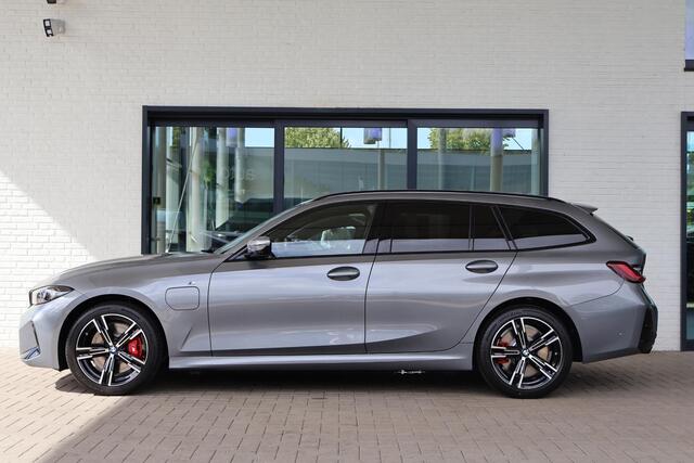 BMW 3-SERIE Touring 330e | M Sportpakket | Innovation Pack | Comfort Pack