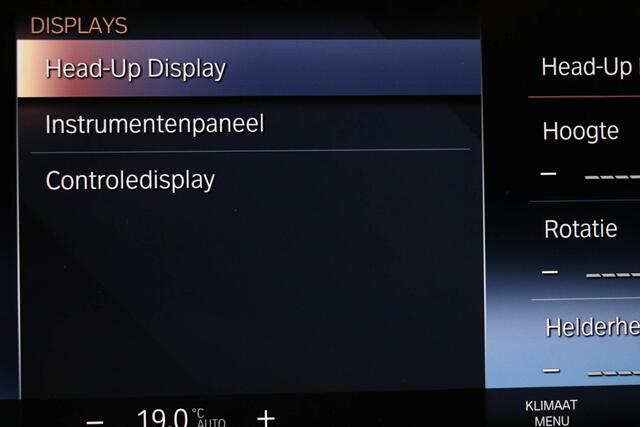 BMW 3-SERIE Touring 320i M-Sport | PANORAMADAK | ENTERTAINMENT / COMFORT / TREKHAAK- PACK