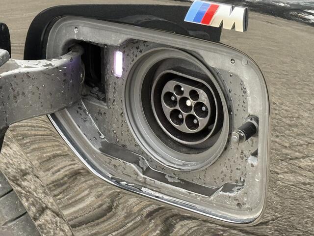 BMW 3-SERIE Touring 330e | M-Sport Pro | HiFi | Camera | 19" |