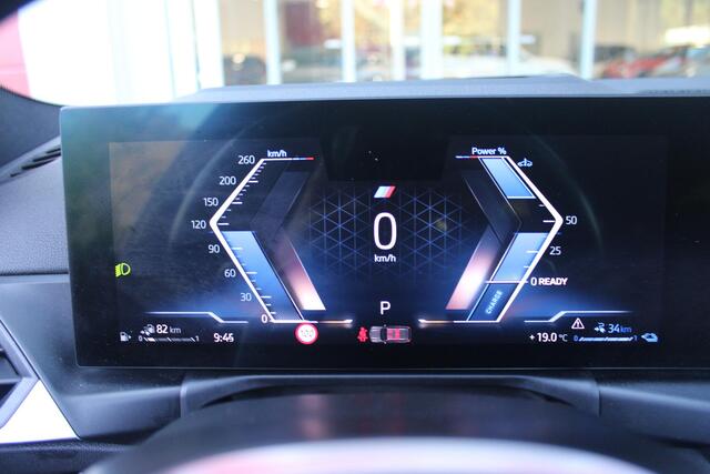 BMW 3-SERIE Touring 320e 205PK M-SPORT | PANORAMISCH SCHUIF/KANTEL DAK | M-SPORT PAKKET INTERIEUR/EXTERIEUR | SFEER VERLICHTING | ELEKTRISCH BEDIENBARE VOORSTOELEN MET GEHEUGEN OP DE BESTUURDERSSTOEL | STOEL VERWARMING | HEAD UP DISPLAY | CRUISE CONTROL | NAVIGATIE |