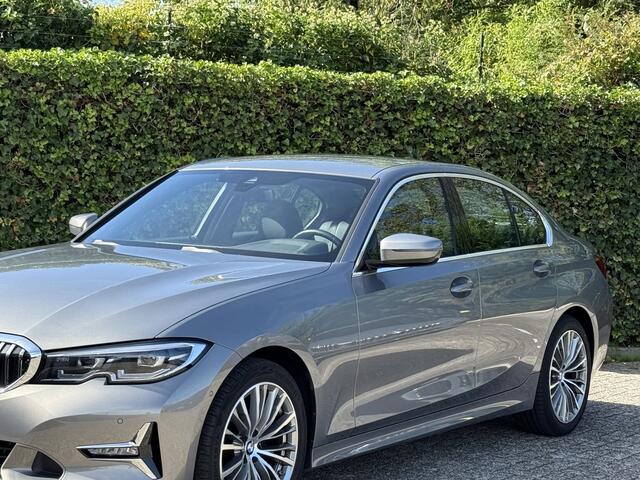 BMW 3-SERIE Sedan 318i Business Ed. | Luxury Line | Camera | 18'' | Stoelverw. | HiFi