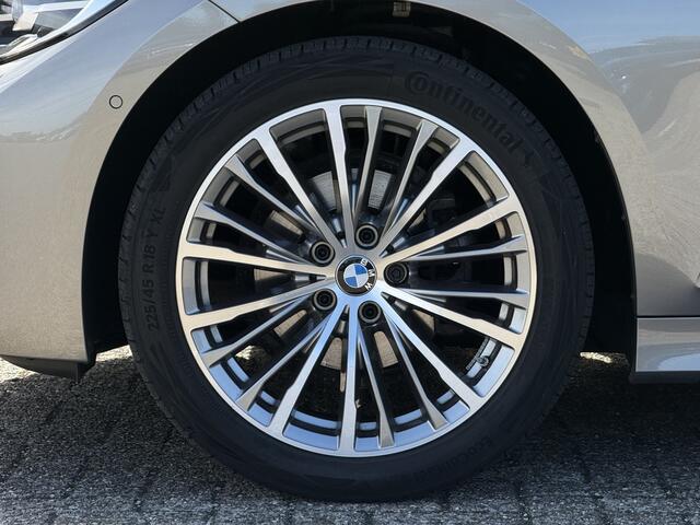 BMW 3-SERIE Sedan 318i Business Ed. | Luxury Line | Camera | 18'' | Stoelverw. | HiFi