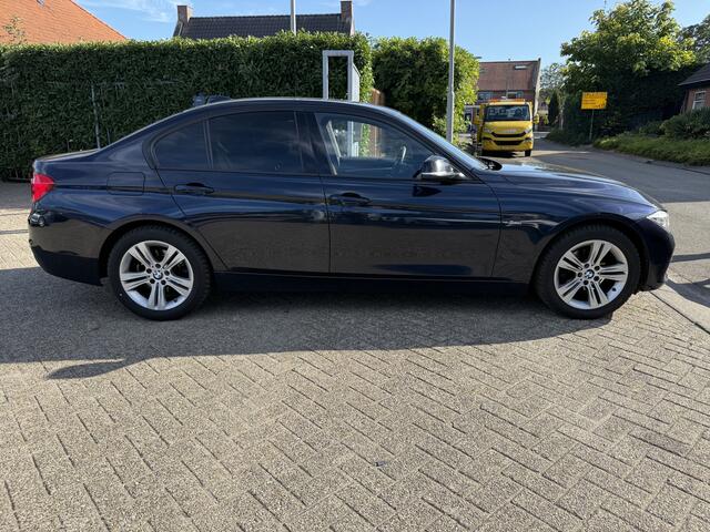 BMW 3-SERIE 318i Executive AUT/NAVI/CLIMA