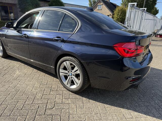BMW 3-SERIE 318i Executive AUT/NAVI/CLIMA