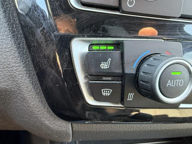 BMW 3-SERIE 318i Executive AUT/NAVI/CLIMA