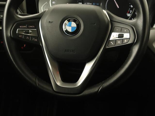 BMW 3-SERIE Touring 330e | Keyless | Full LED | Carplay | Navigatie | Leder | Camera | LMV 17 inch | Cruise control | Getint glas | Stoelverwarming