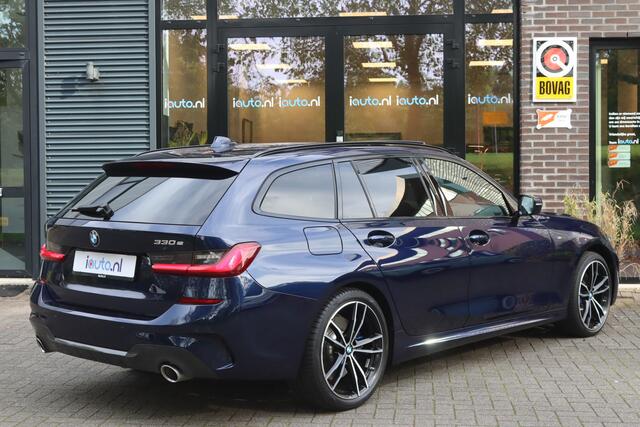 BMW 3-SERIE Touring 330e M-Sport Shadow Line Pano/Laser LED/Keyless/Head-up/DCC/Elek. stoel+mem/Dodehoek/19"/Trekhaak wegkl.