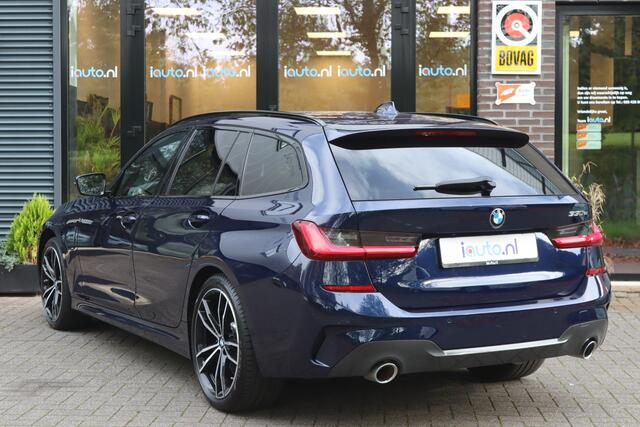 BMW 3-SERIE Touring 330e M-Sport Shadow Line Pano/Laser LED/Keyless/Head-up/DCC/Elek. stoel+mem/Dodehoek/19"/Trekhaak wegkl.