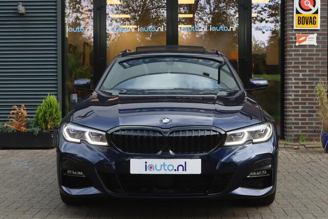 BMW 3-SERIE Touring 330e M-Sport Shadow Line Pano/Laser LED/Keyless/Head-up/DCC/Elek. stoel+mem/Dodehoek/19"/Trekhaak wegkl.