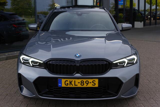 BMW 3-SERIE Touring 320e M-Sport 204 PK PHEV, Panoramadak, Camera, Memory, Head-Up