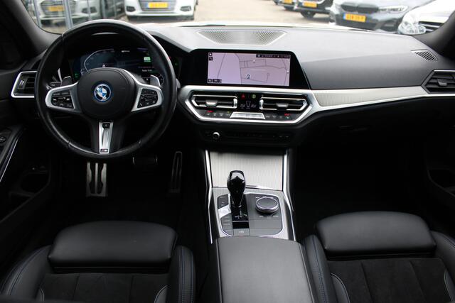 BMW 3-SERIE Touring 330e High Executive M SPORT SHADOW ACC MEMORY HEAD-UP CAMERA KEY-LESS AMBIENT CARPLAY