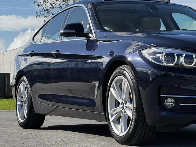 BMW 3-SERIE 320i xDrive High Executive