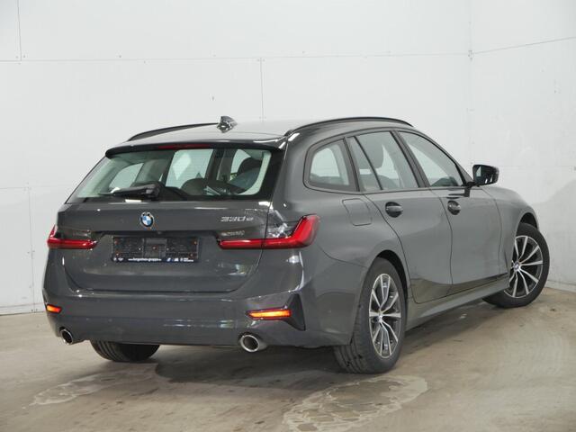 BMW 3-SERIE 330e Touring | Harman Kardon | Head-Up | Active Cruise Controle | Laser | Stoelverwarming | Individual Metallic
