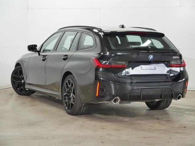BMW 3-SERIE Touring 330e M-Sport | Panorama | Trekhaak | 19" | Driving Ass. | 360 Cam | Memory Stoel