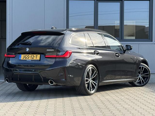 BMW 3-SERIE Touring 320i M sport 184 PK | Keyless | Elek stoelen | 19 inch | Camera