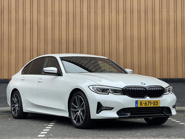 BMW 3-SERIE 318i High Executive | Cruise Control | Achteruitrijcamera | Apple Carplay/Android Auto | Sfeerverlichting | Keyless Go | DAB | Lane Assist | Stoelverwarming | Navigatie |