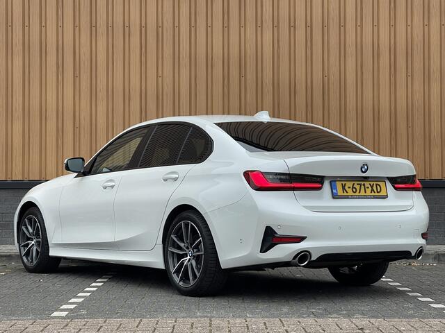 BMW 3-SERIE 318i High Executive | Cruise Control | Achteruitrijcamera | Apple Carplay/Android Auto | Sfeerverlichting | Keyless Go | DAB | Lane Assist | Stoelverwarming | Navigatie |