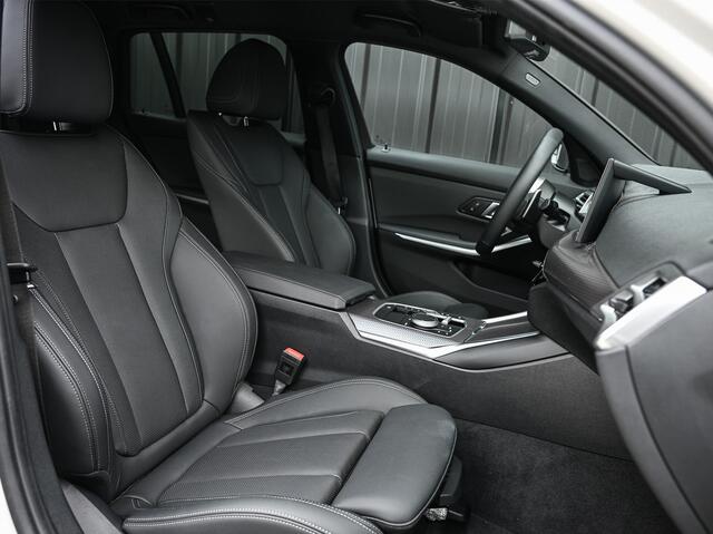 BMW 3-SERIE Touring 330e xDrive M-SPORT | FACELIFT | ACCU 19,5 kWh | ACTIVE CRUISE | HIFI AUDIO | CAMERA | FULL-LED | STUUR- EN STOELVERWARMING | EL. TREKHAAK