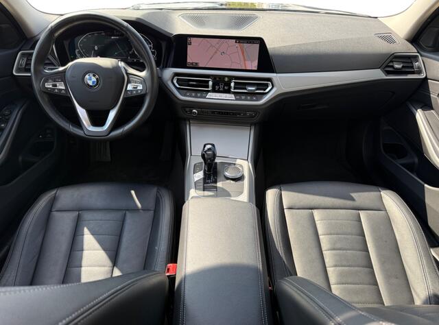 BMW 3-SERIE 330e High Executive I Panoramadak I Leder I Head-up