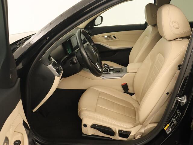 BMW 3-SERIE 330e Advantage | Leder | Harman/Kardon | Carplay | Live Cockpit | DAB | Camera | Park Assist | Navigatie | Full LED | PHEV | Plug In