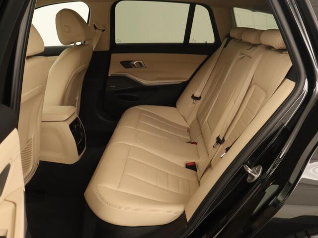BMW 3-SERIE 330e Advantage | Leder | Harman/Kardon | Carplay | Live Cockpit | DAB | Camera | Park Assist | Navigatie | Full LED | PHEV | Plug In