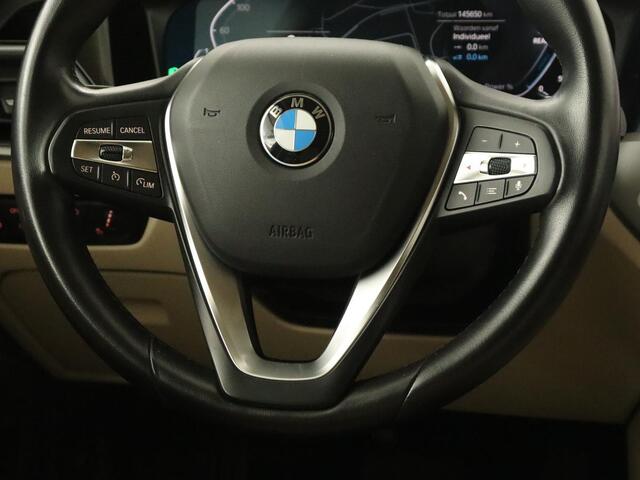 BMW 3-SERIE 330e Advantage | Leder | Harman/Kardon | Carplay | Live Cockpit | DAB | Camera | Park Assist | Navigatie | Full LED | PHEV | Plug In