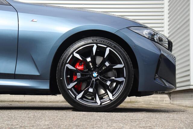 BMW 3-SERIE Touring 330e High Executive | M Sportpakket Pro | Innovation Pack | Panodak | Head-Up | Trekhaak | Harman Kardon | Driving Assistant | Adaptive Cruise Control | 19'' LMV
