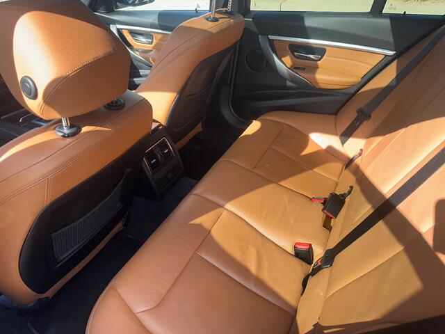 BMW 3-SERIE Touring 320i M Sport Edition / Trekhaak / Panoramadak / Camera / Head-up / Leder / 19'' / Navigatie / Stoelverwarming / Audio HiFi / Cruise Control