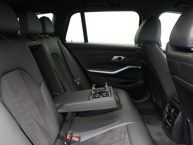BMW 3-SERIE Touring 330e M Sport Plug In Hybrid 292pk Dealer O.H PHEV | Trekhaak Af Fabriek | Adaptive Onderstel | Adaptive Cruise | Laser LED | Sportstoelen Verwarmd | Sfeerverlichting | Apple Carplay | Camera | Virtual | Navigatie | DAB |