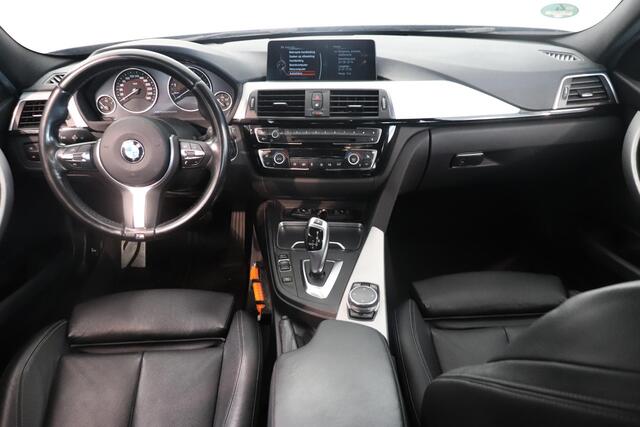 BMW 3-SERIE 320i Centennial High Executive | M sport pakket | Climate control | Parkeersensor v+a | Navigatie | Leder bekleding | Sportstoelen |