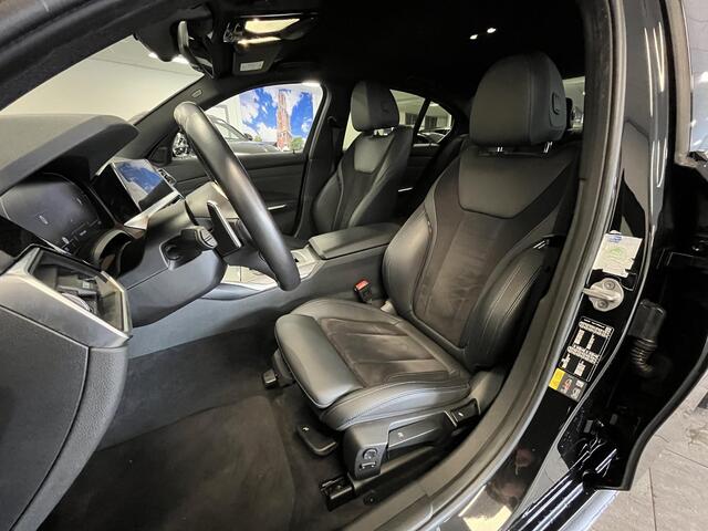 BMW 3-SERIE 320e M-sport | LASER LIGHT | CARPLAY | CAMERA | LEER/ALCANTARA |