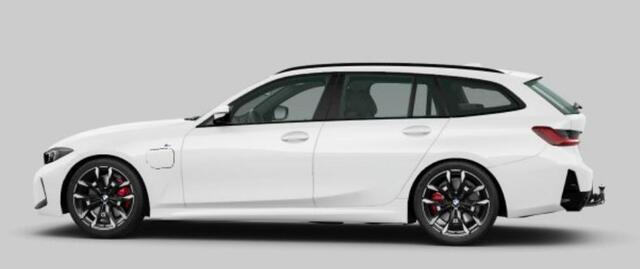 BMW 3-SERIE Touring 330e M Sport Pro - Trekhaak - Panoramadak - Parking/Driving Assistant - Elektrisch verstelbare/verwarmde stoelen - Hifi - Comfort Access - Ambiance verlichting - Sportstoelen -