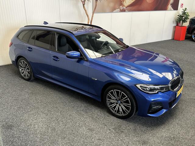 BMW 3-SERIE TOURING 330e xDRIVE 4x4 PHEV HIGH EXECUTIVE M PAKKET LEDER/ALCANTARA NAVIGATIE CRUISE CONTROL PANORAMA SCHUIF/KANTELDAK APPLE CARPLAY/ANDROID KEYLESS GO UITKLAPBARE TREKHAAK PDC ZEER MOOI !! 3010