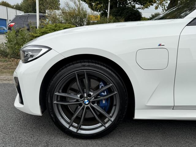 BMW 3-SERIE Touring 330e M-Sport 292PK TrekhaakoLeder