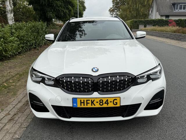 BMW 3-SERIE Touring 330e M-Sport 292PK TrekhaakoLeder